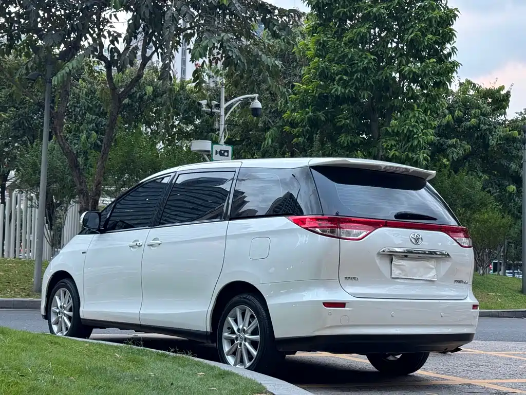 Toyota Previa — миниатюра 16