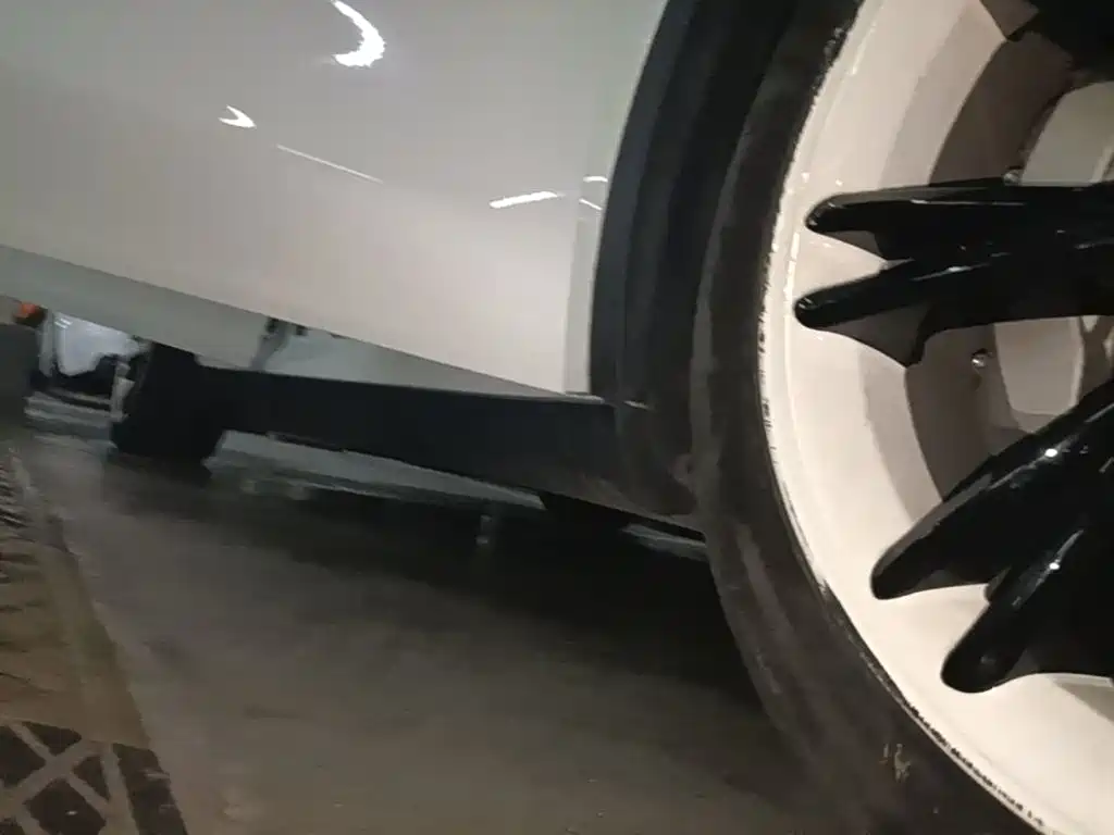 Tesla Model Y — миниатюра 21