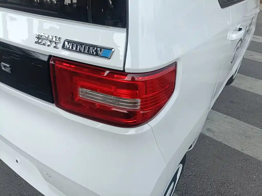 Wuling MINIEV — миниатюра 8