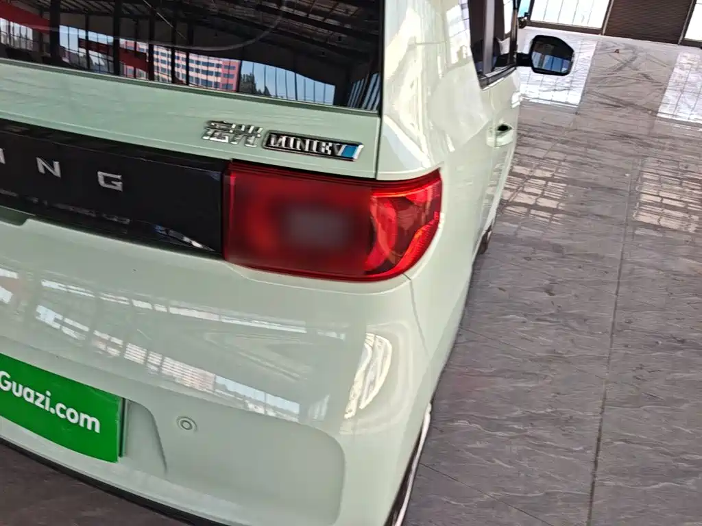 Wuling MINIEV — миниатюра 8