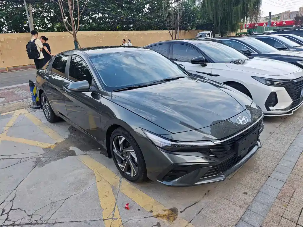 Hyundai Elantra — миниатюра 3