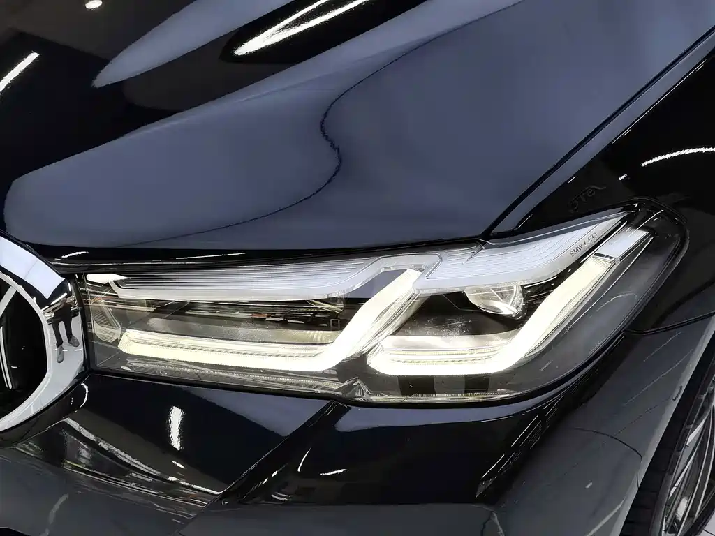 BMW 5 Series — миниатюра 8