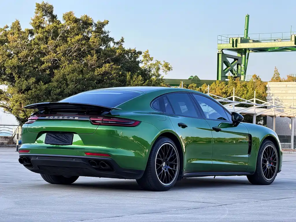 PORSCHE PANAMERA
