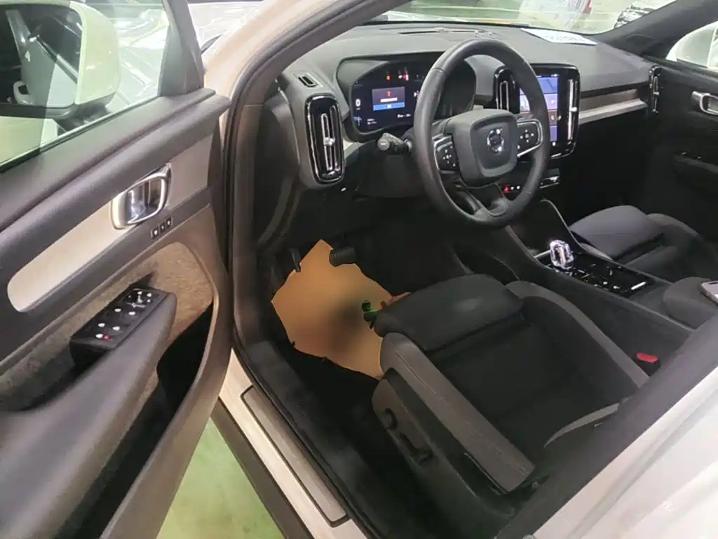 Volvo XC40 — миниатюра 16