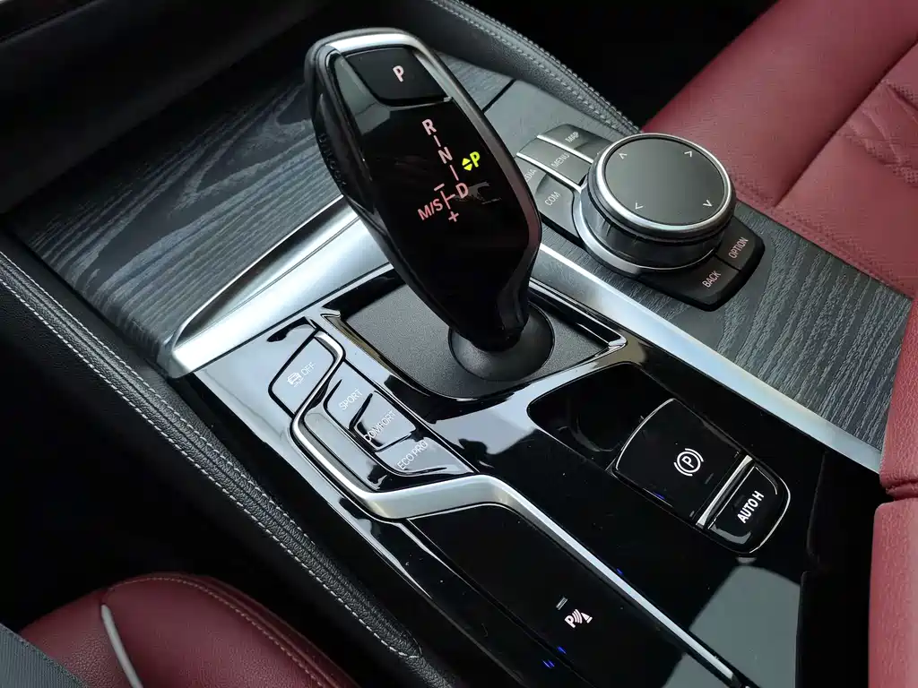 BMW 5 Series — миниатюра 27