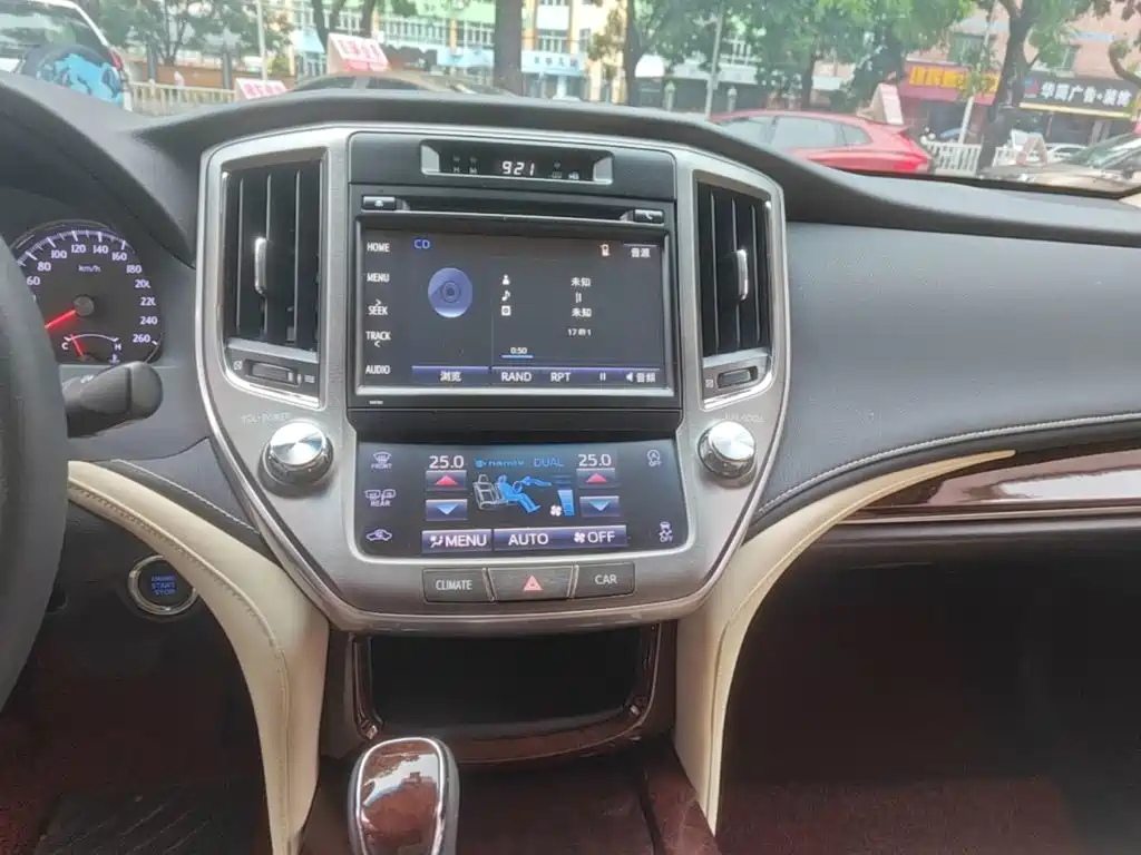 Toyota Crown — миниатюра 13