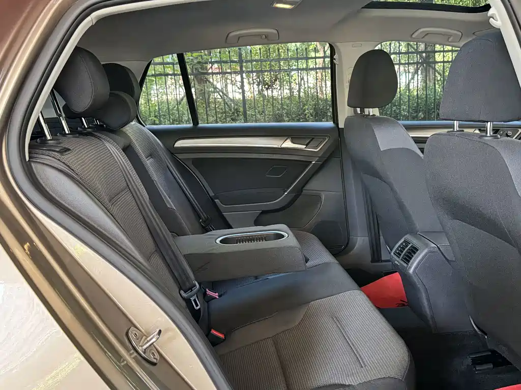 Volkswagen Golf — миниатюра 11