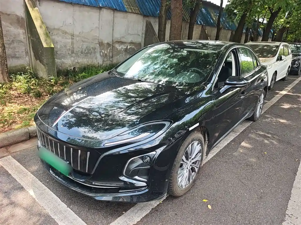 Hongqi Hongqi E-QM5 2024