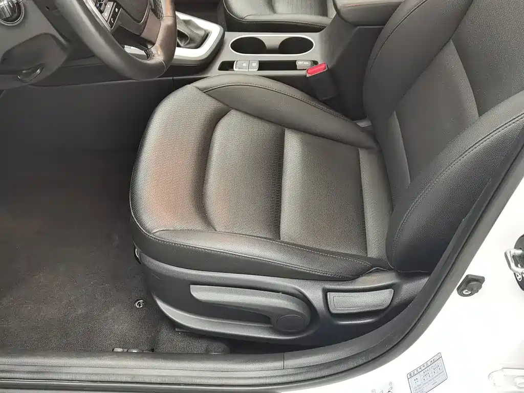Hyundai Elantra — миниатюра 20