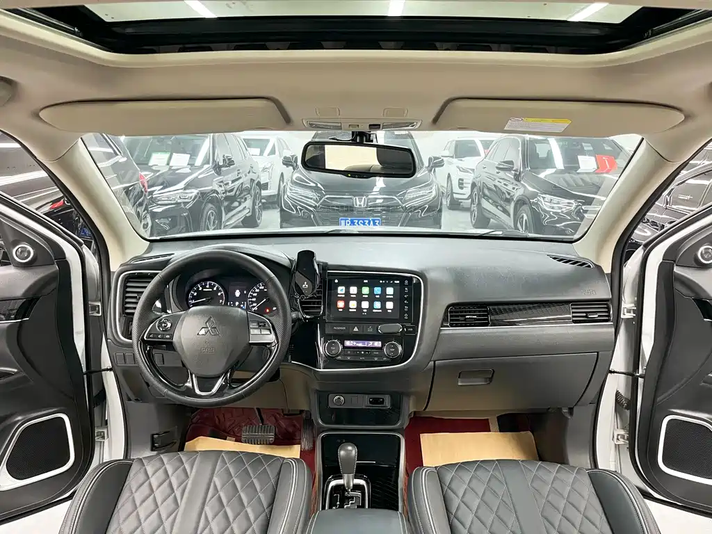 Mitsubishi Outlander — миниатюра 9