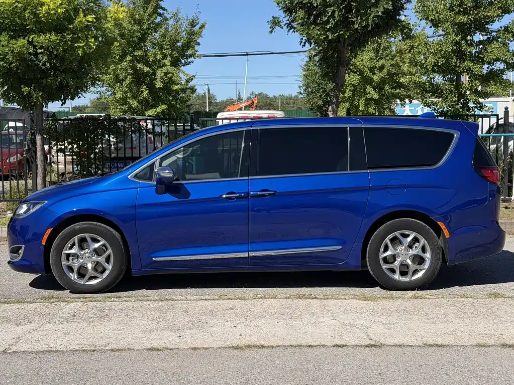 Chrysler Grand Voyager (Import) — миниатюра 8