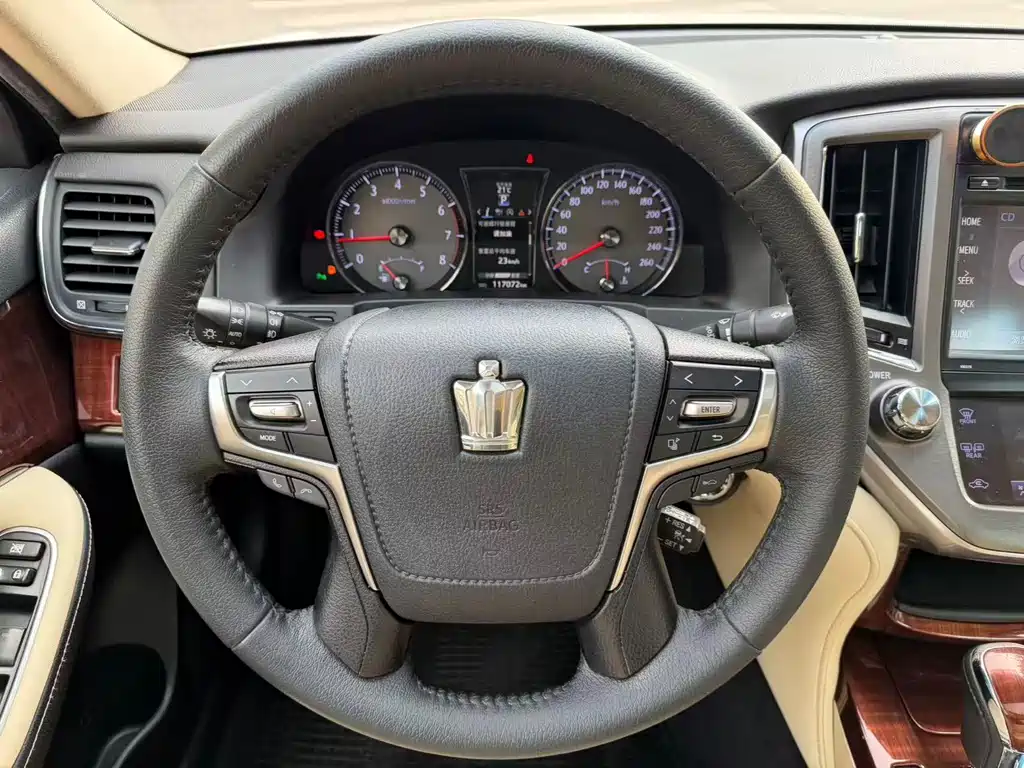 Toyota Crown — миниатюра 14