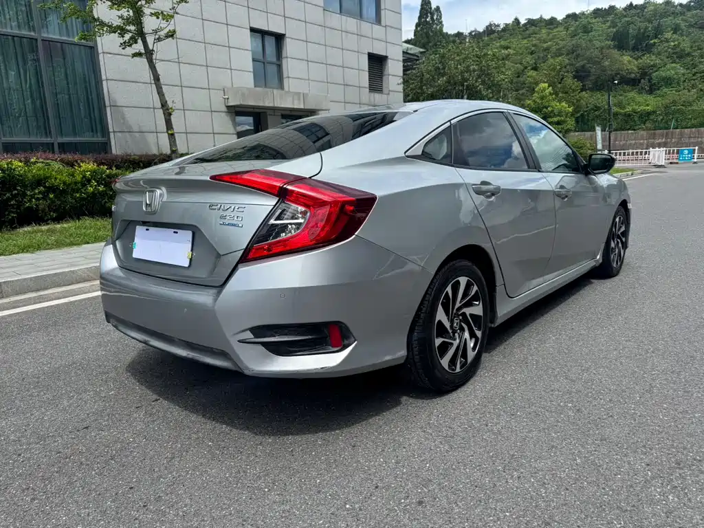 Honda Civic — миниатюра 5