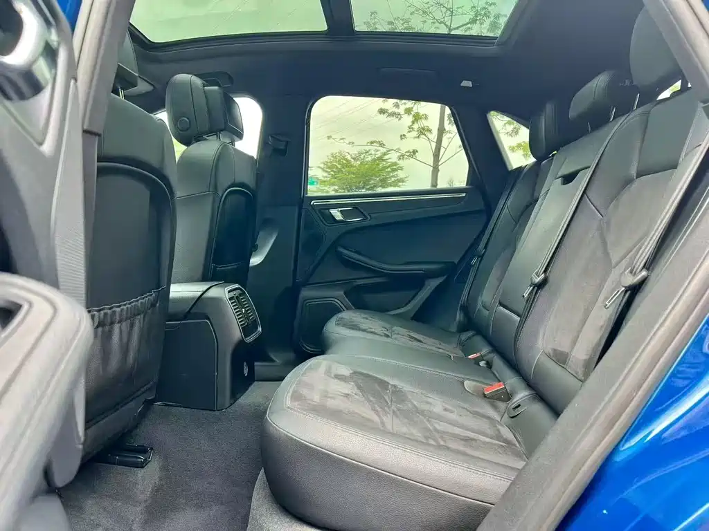 Porsche Macan — миниатюра 5