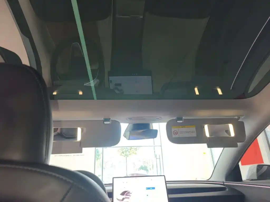Tesla Model 3 — миниатюра 18