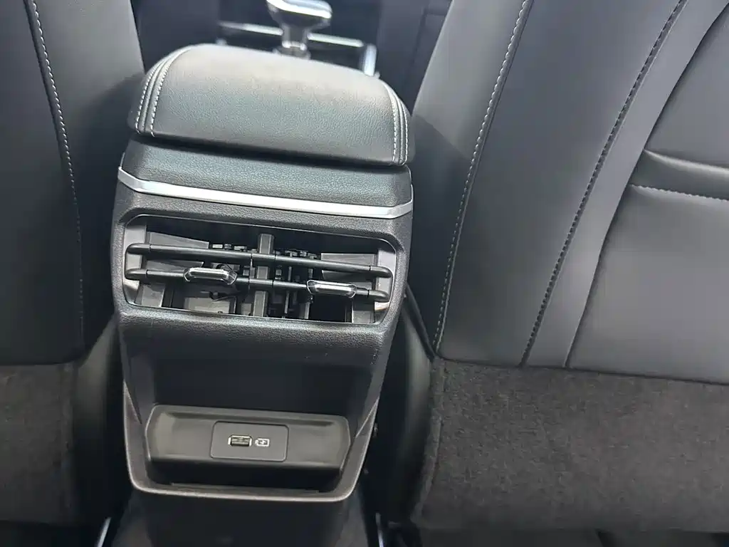 Geely Emgrand — миниатюра 14