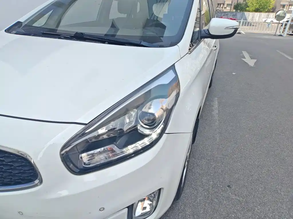 Kia Carens — миниатюра 24