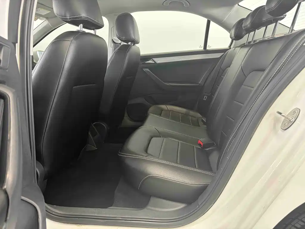 Volkswagen Jetta — миниатюра 5