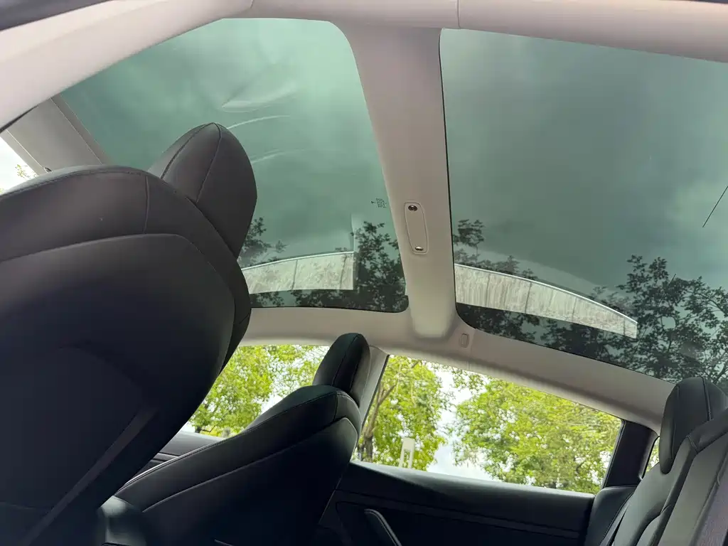 Tesla Model 3 — миниатюра 8