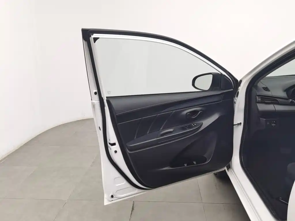 Toyota Vios FS — миниатюра 8
