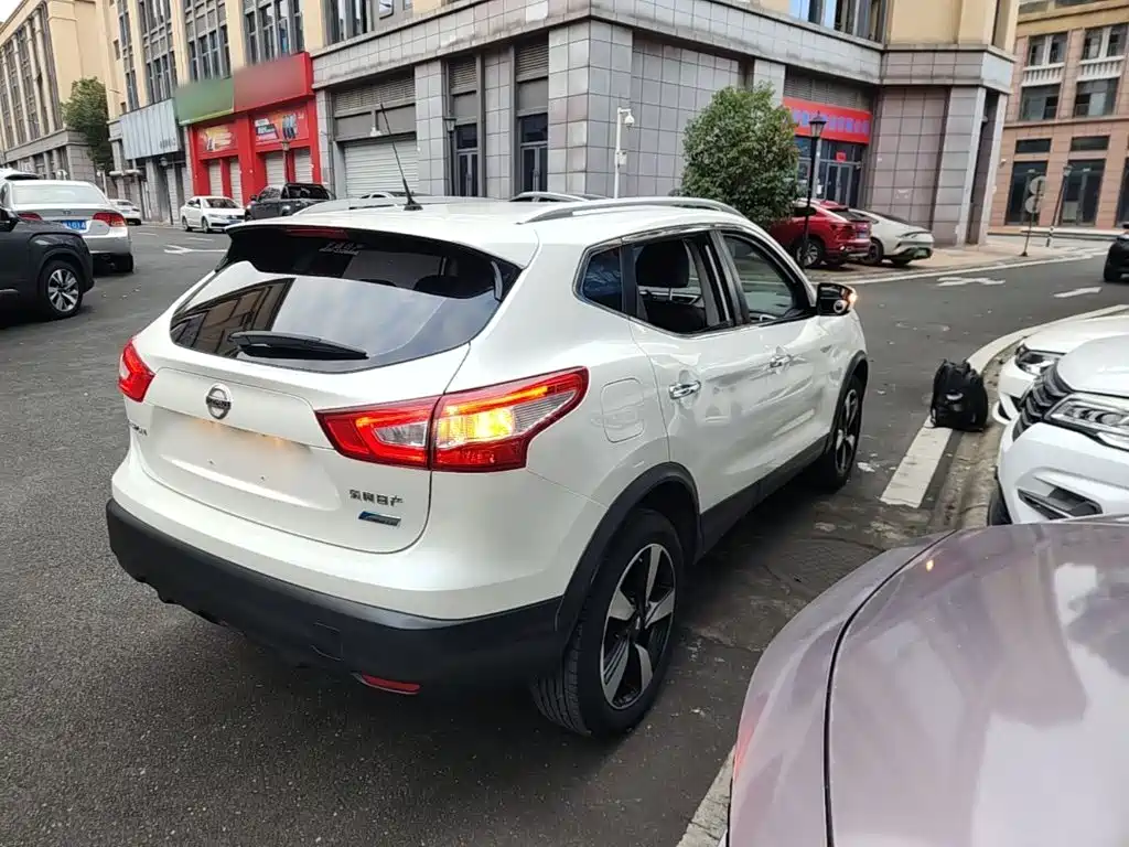 Nissan Qashqai — миниатюра 7