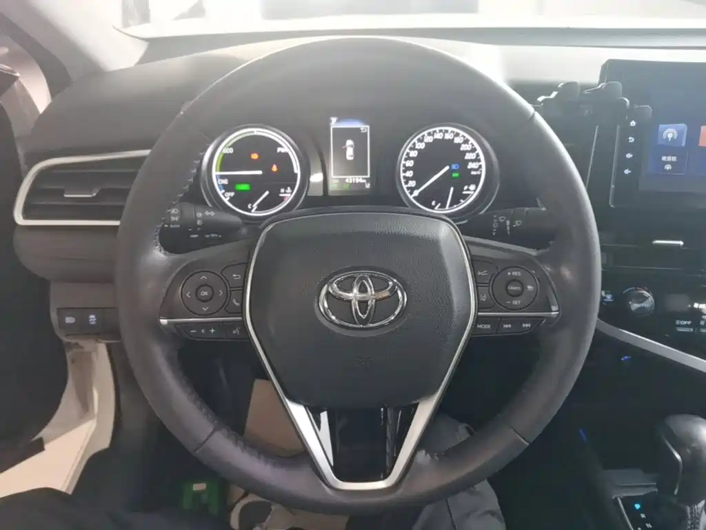 Toyota Camry — миниатюра 11