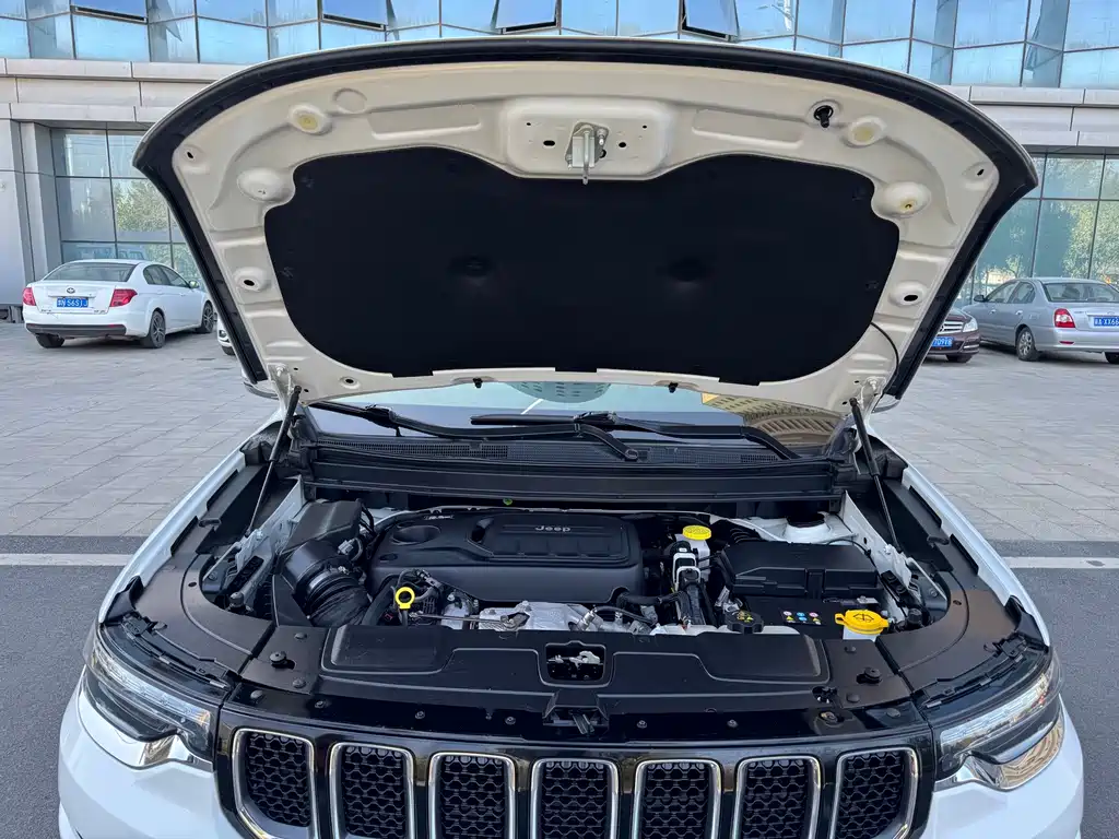 Jeep Grand Commander — миниатюра 17