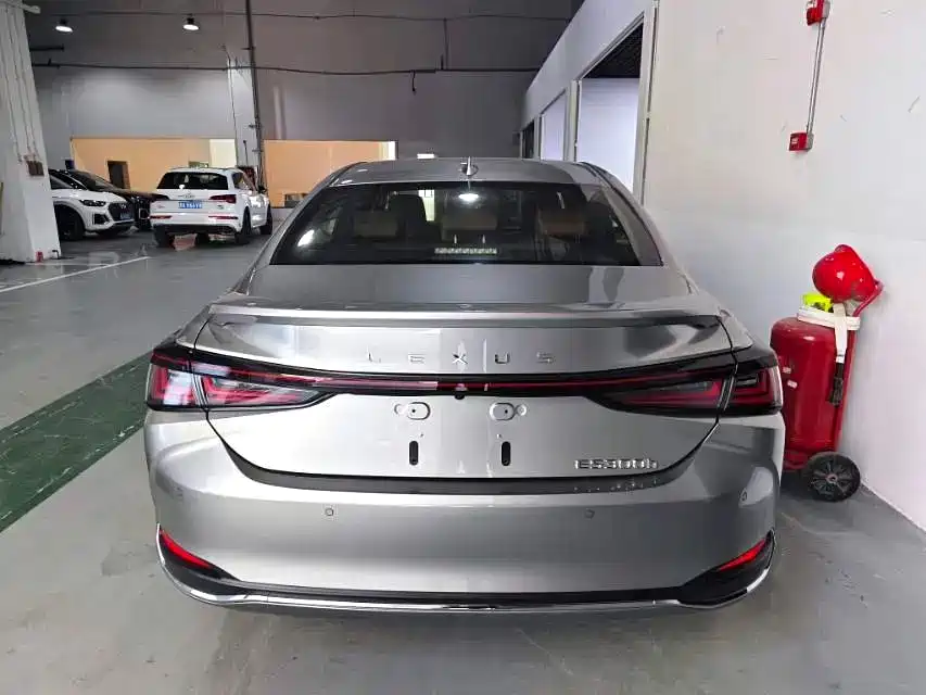 Lexus ES — миниатюра 7