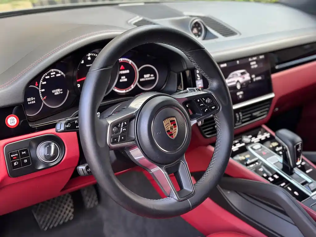 Porsche Cayenne — миниатюра 10