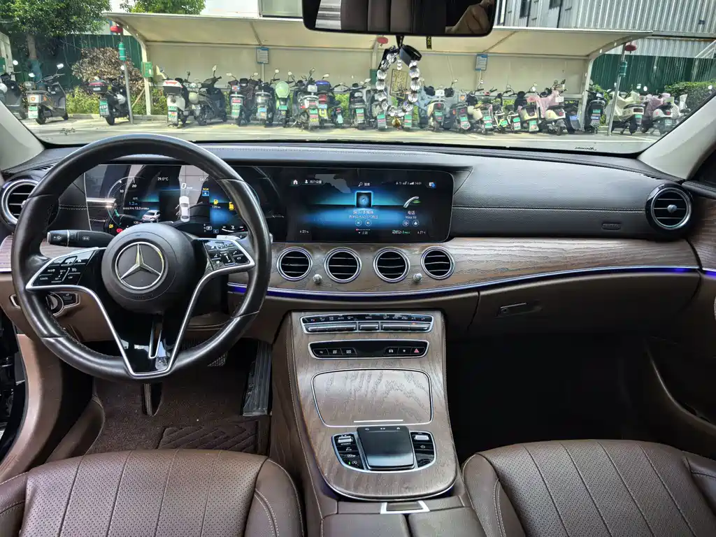 Mercedes-Benz E-Class — миниатюра 6
