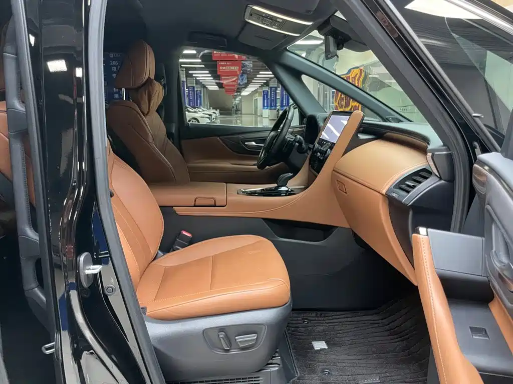 Toyota Alphard — миниатюра 21