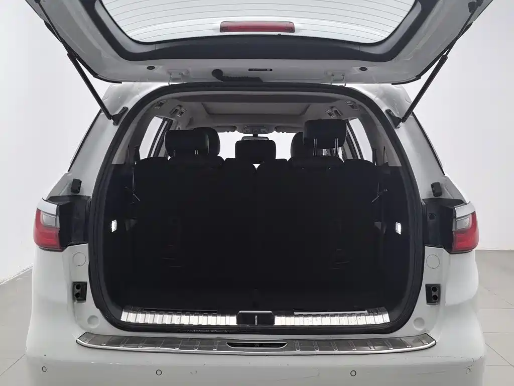 BYD MAX — миниатюра 16