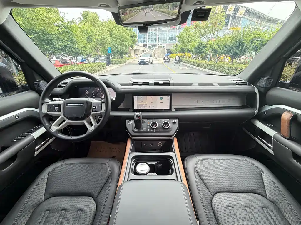 Land Rover Defender — миниатюра 10