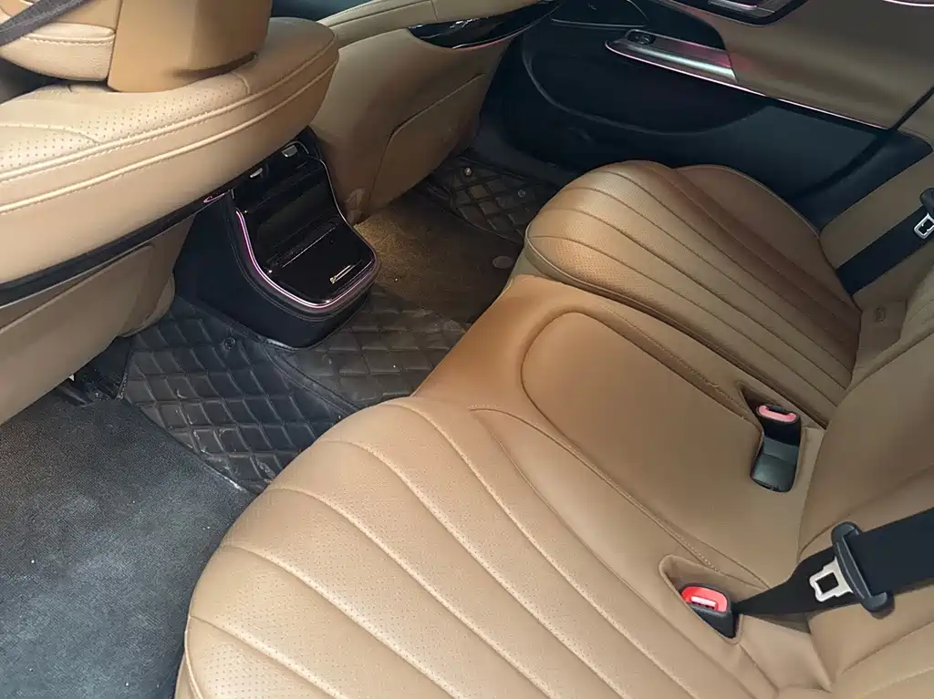 Mercedes-Benz E-Class — миниатюра 7