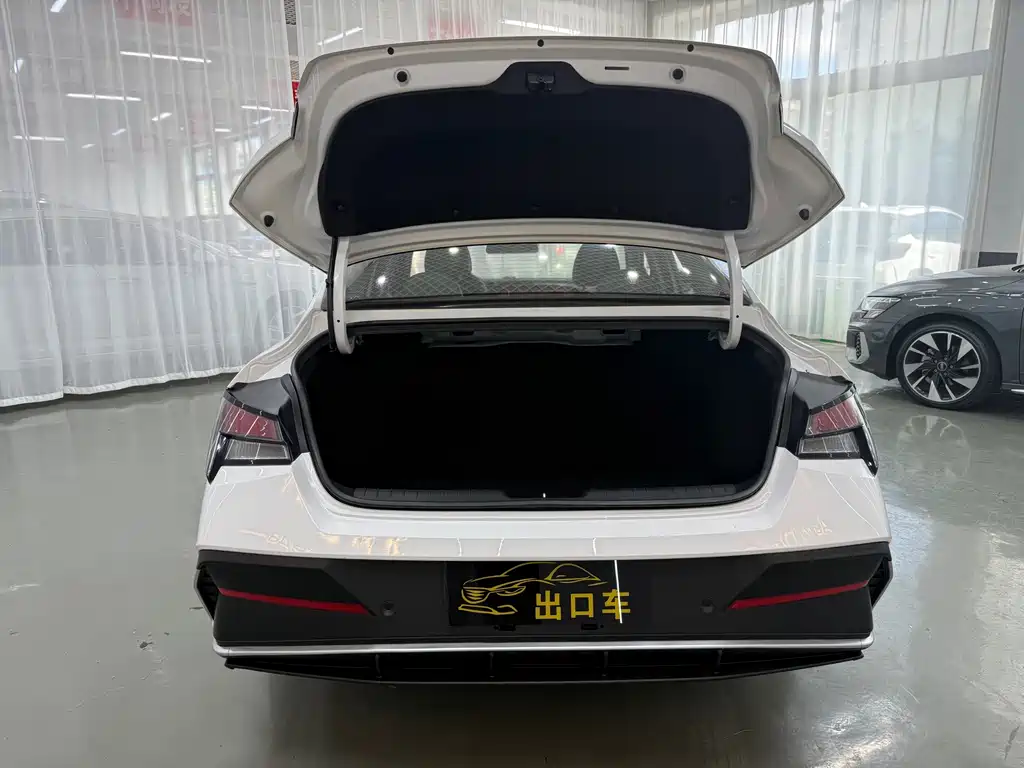 Hyundai Elantra — миниатюра 12