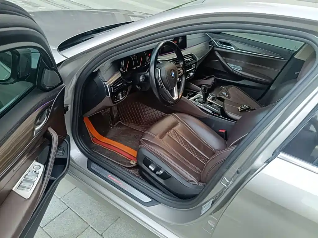 BMW 5 Series — миниатюра 16