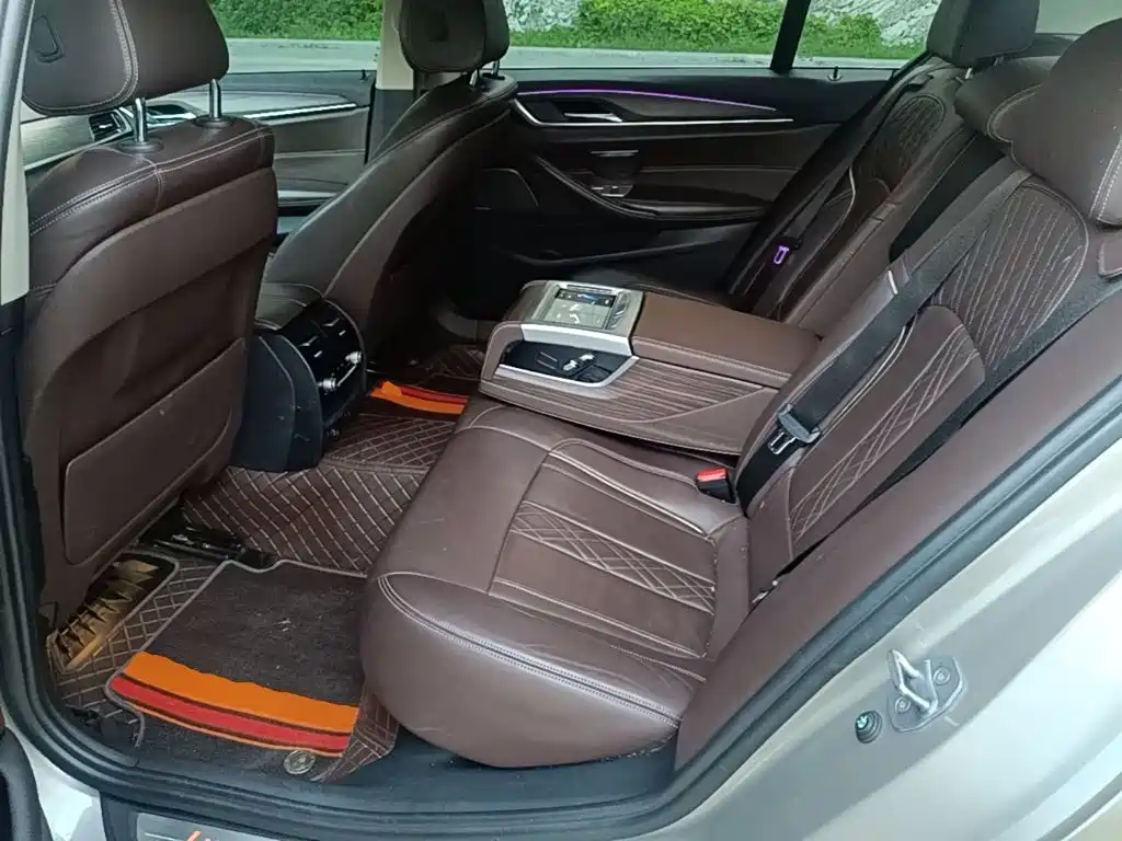 BMW 5 Series — миниатюра 17