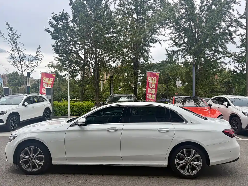 Mercedes-Benz E-Class — миниатюра 6