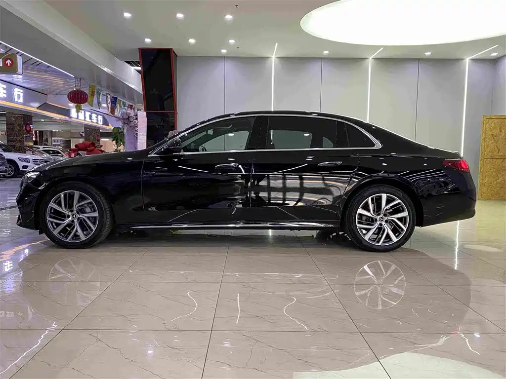 Mercedes-Benz E-Class — миниатюра 6
