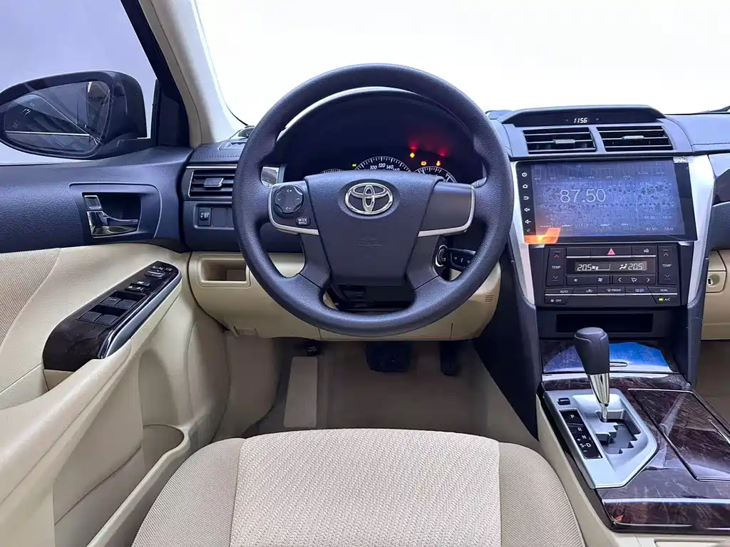 Toyota Camry — миниатюра 11