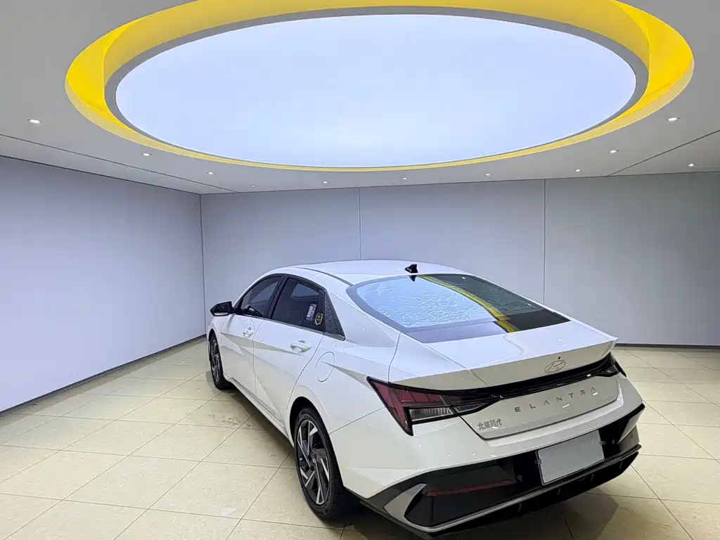 Hyundai Elantra — миниатюра 6