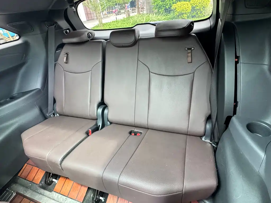 Toyota Sienna — миниатюра 10