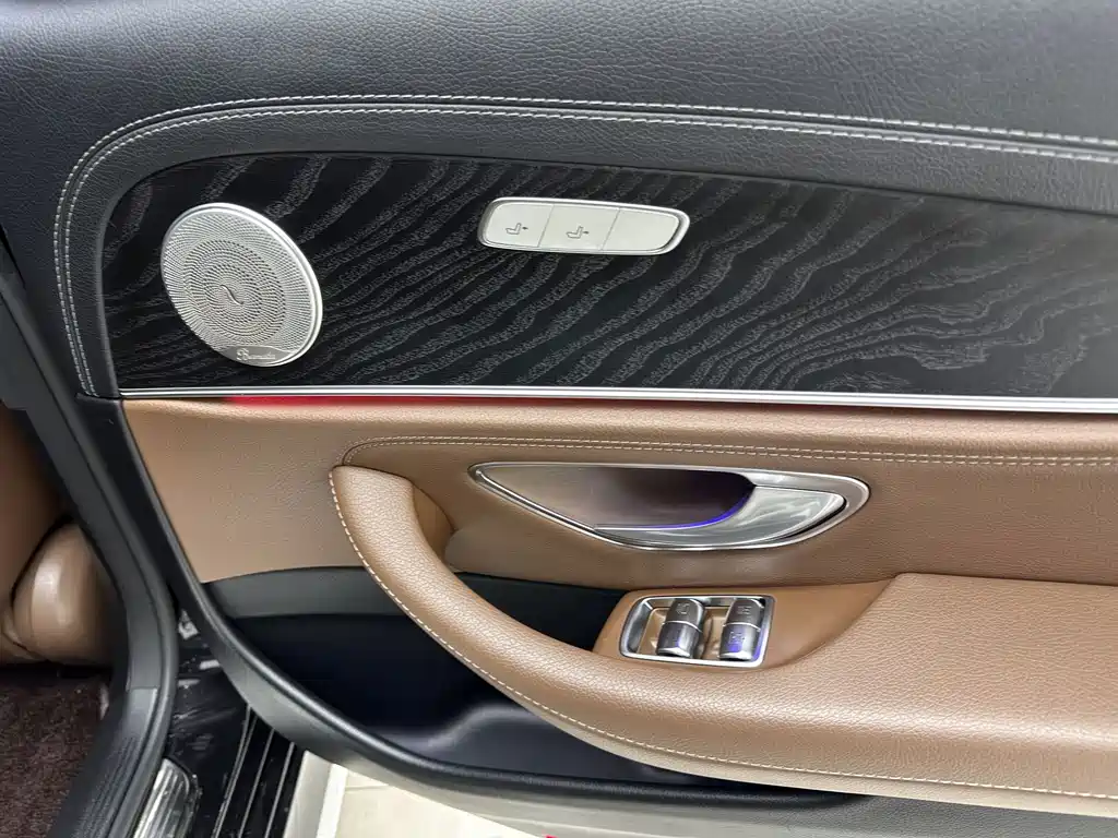 Mercedes-Benz E-Class — миниатюра 17