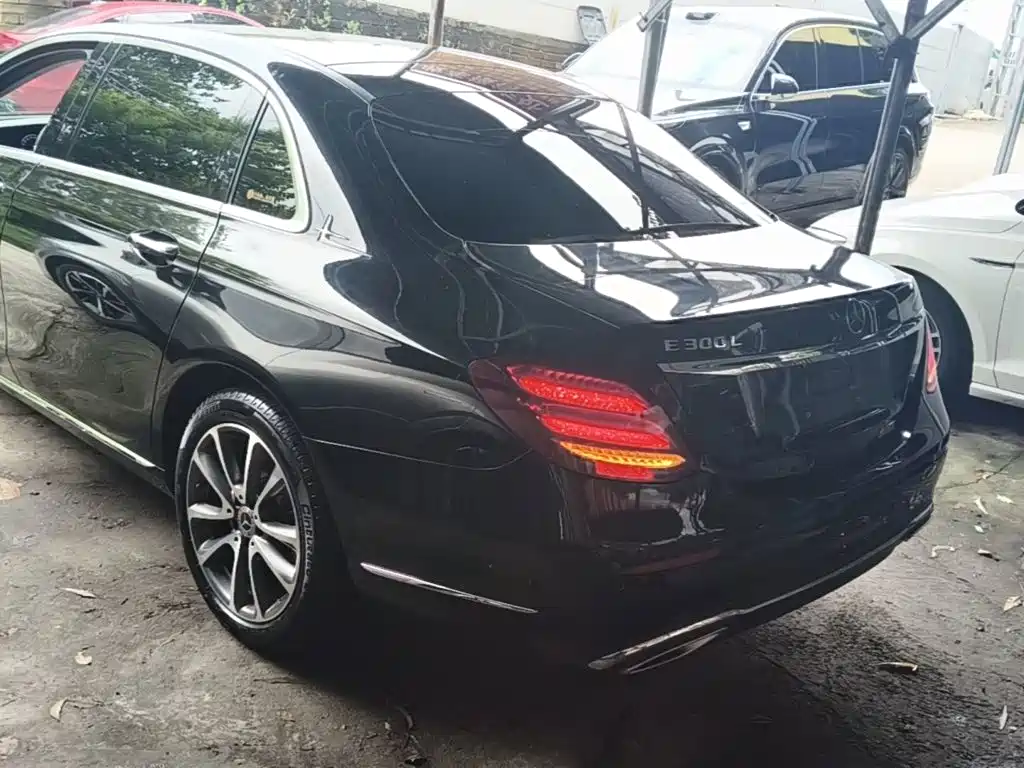 Mercedes-Benz E-Class — миниатюра 5