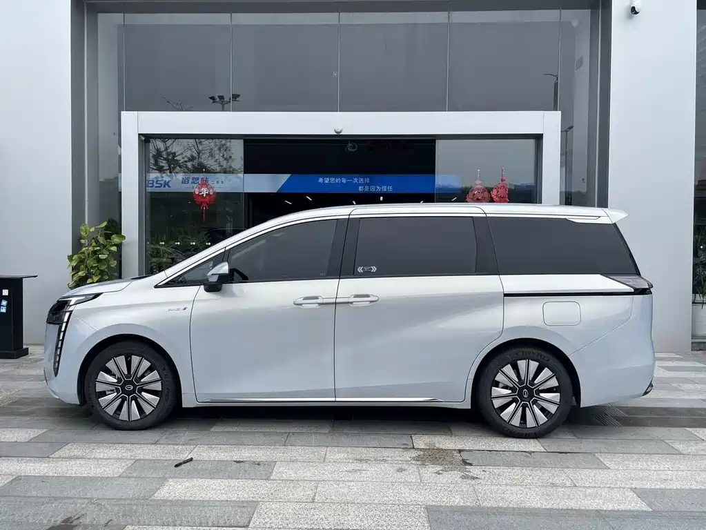 GAC Motor Trumpchi E8 PHEV — миниатюра 6