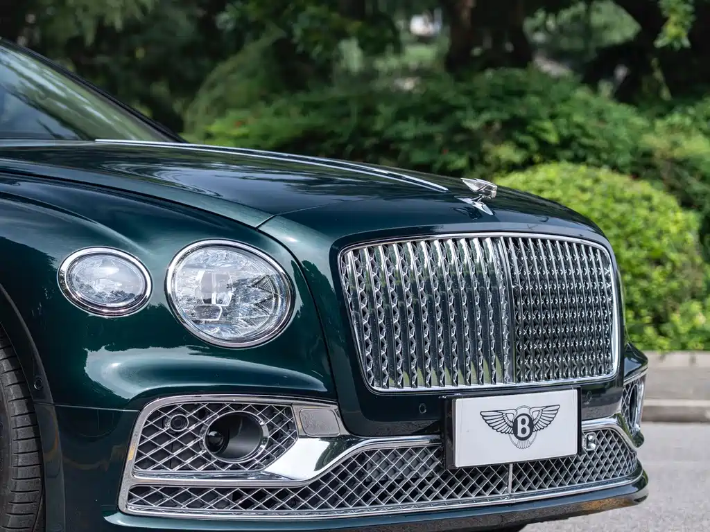 Bentley Flying Spur PHEV — миниатюра 4