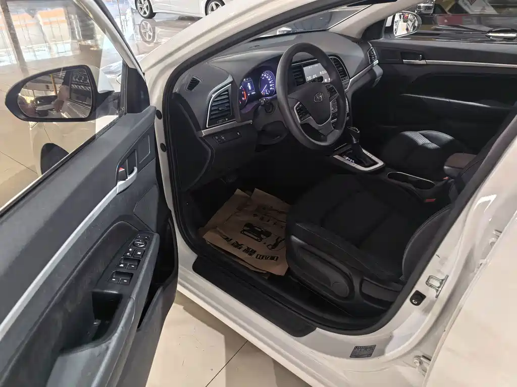 Hyundai Elantra — миниатюра 8