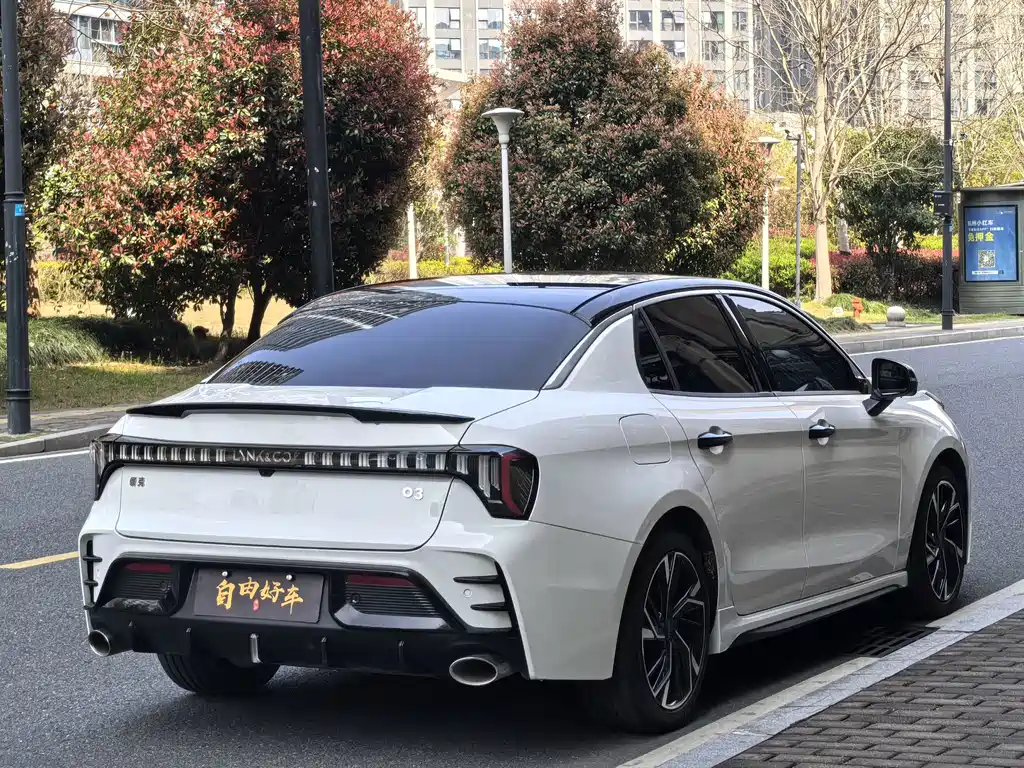 Lynk & Co 03 — миниатюра 12