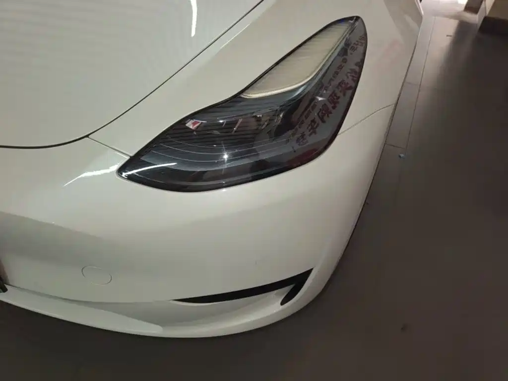 Tesla Model Y — миниатюра 24