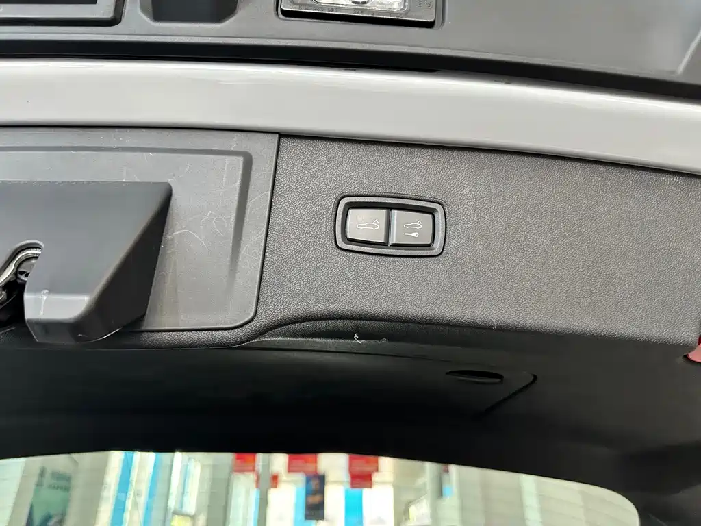 Porsche Cayenne — миниатюра 15